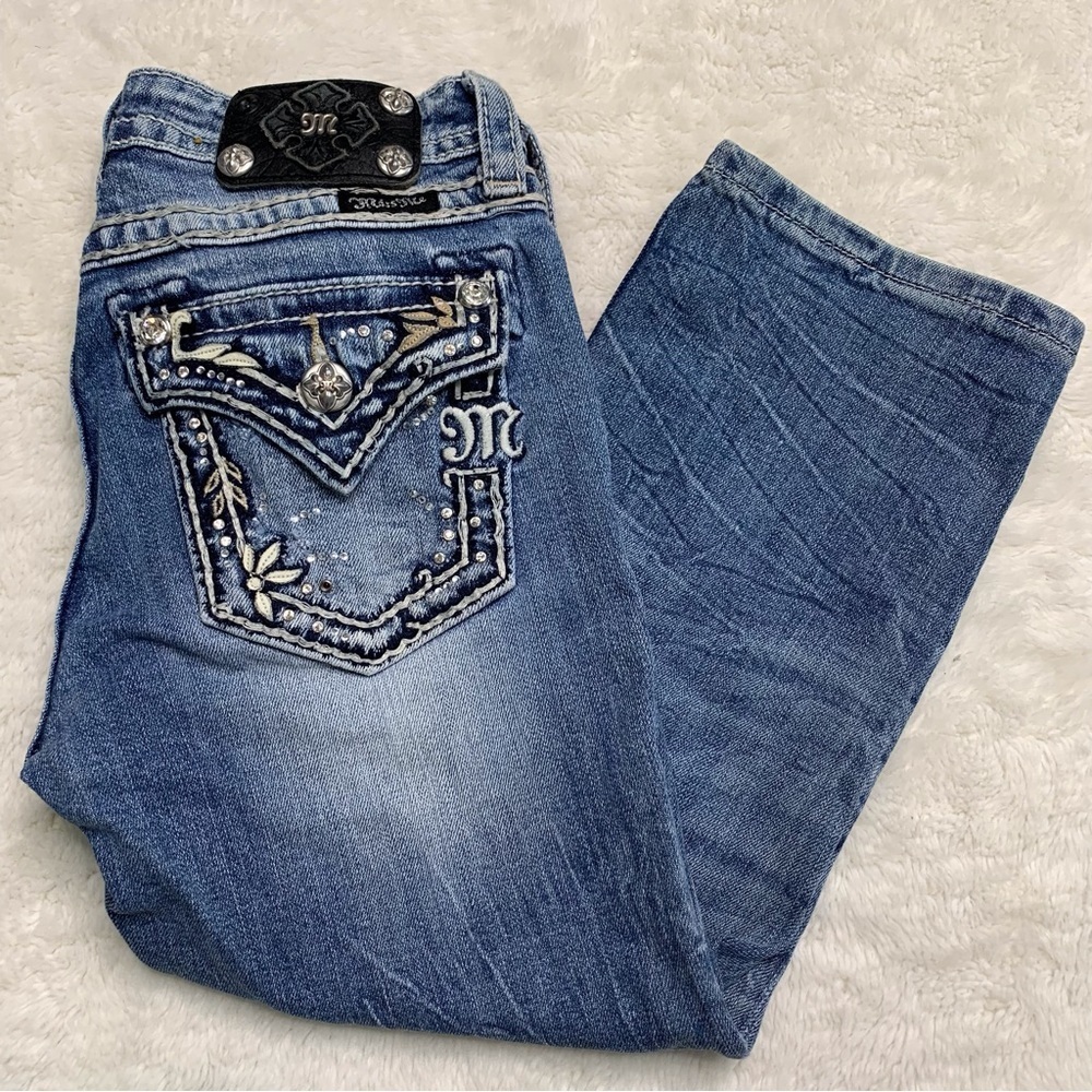 Miss Me Girl's Blue Floral Embroidered Capri Jeans Size 16 x 17” - Picture 1 of 7